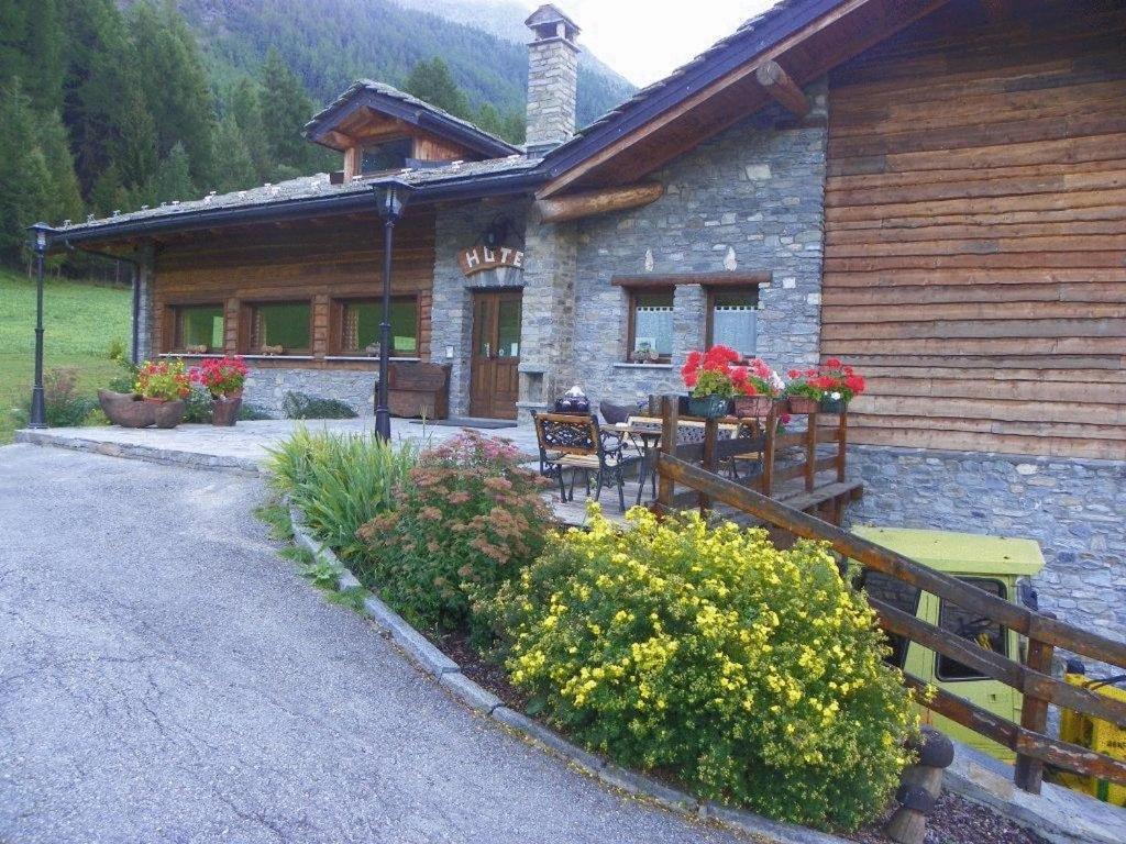 Hotel Les Granges La Thuile Exterior photo
