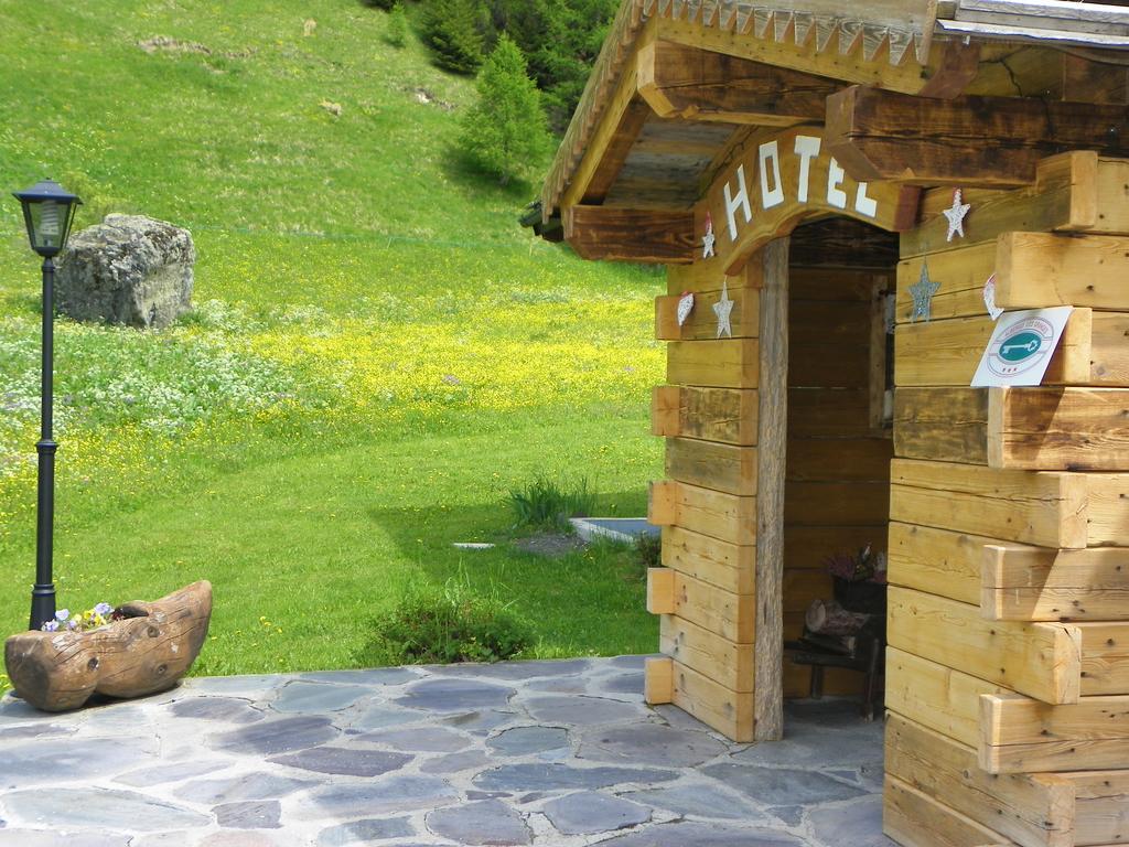 Hotel Les Granges La Thuile Exterior photo