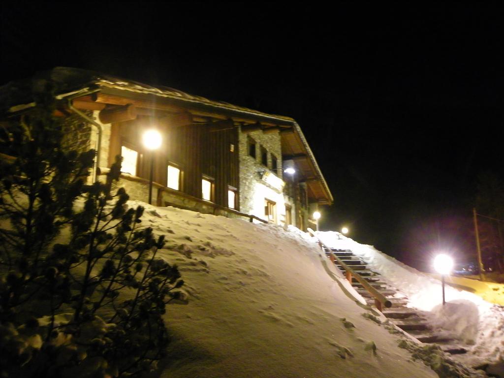 Hotel Les Granges La Thuile Exterior photo